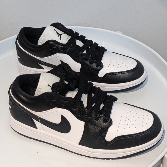Nike Jordans 1 Low Dunk Black and White Women's Fits Like An Actual Size 6.5 - Picture 5 of 10